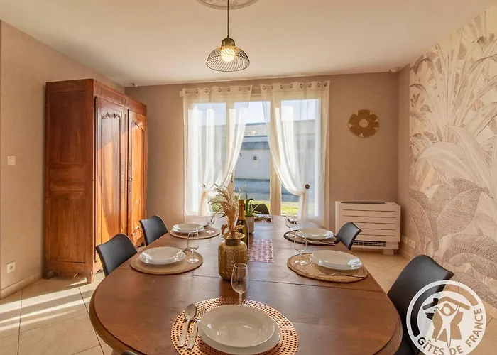 Confortable Au Coeur Du Vignoble Avec Wifi Et Parking, Proche Du Puy Du Fou - Fr-1-622-94 Feriehus